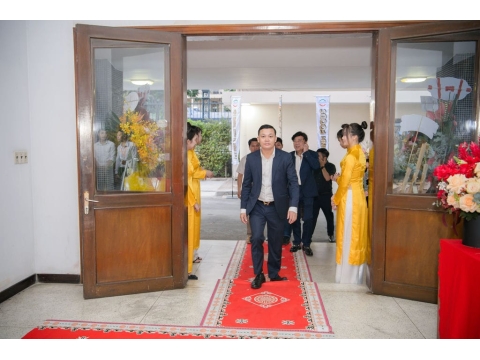 Đón khách tại Lễ kỷ niệm 24 năm thành lập Công ty TNHH MTV Suất Ăn Công Nghiệp Tú Anh