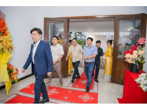 Đón khách tại Lễ kỷ niệm 24 năm thành lập Công ty TNHH MTV Suất Ăn Công Nghiệp Tú Anh