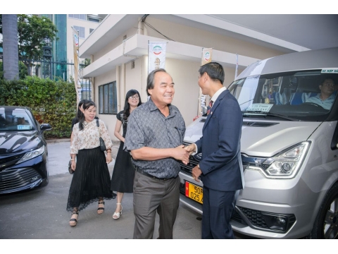 Đón khách tại Lễ kỷ niệm 24 năm thành lập Công ty TNHH MTV Suất Ăn Công Nghiệp Tú Anh