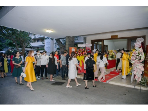 Đón khách tại Lễ kỷ niệm 24 năm thành lập Công ty TNHH MTV Suất Ăn Công Nghiệp Tú Anh