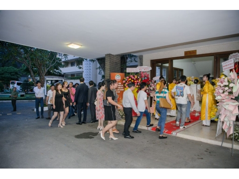 Đón khách tại Lễ kỷ niệm 24 năm thành lập Công ty TNHH MTV Suất Ăn Công Nghiệp Tú Anh