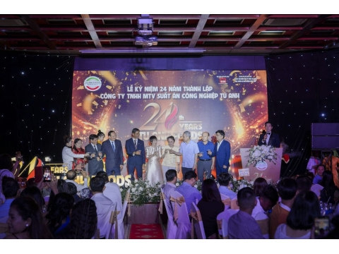 Hình ảnh và sảnh tiệc tại lễ kỷ niệm 24 năm thành lập công ty